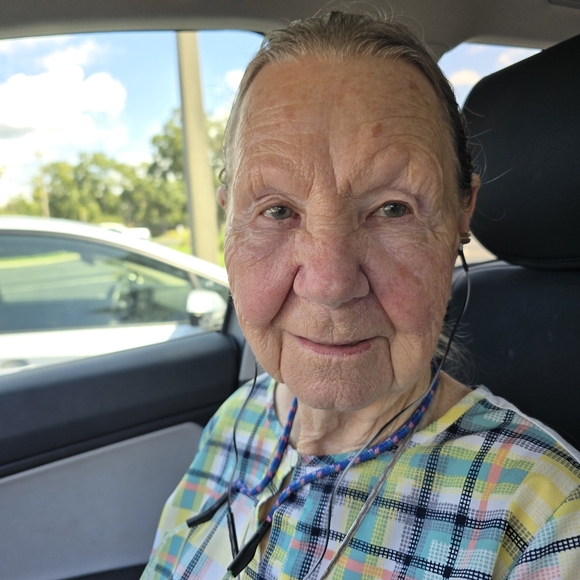 Meet your Posher, Carmin - Picture 4 of 4